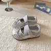 Sapatos de princesa estilosos para meninas 2026 primavera e outono novos sapatos de couro com sola macia e laço para meninas, sapatos单 de sola única fofos e respiráveis