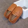 Mocasines estilo británico para bebés y niños, zapatos casuales de piel con suelas suaves, zapatos sin cordones para niños, artículo popular de comercio exterior transfronterizo 2026