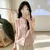Camisa de verano sin mangas con volantes hecha a medida, elegante y rejuvenecedora, adelgazante y versátil para un look esbelto