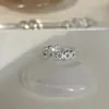 Anillo elegante con acabado cepillado para mujer, versátil para apilar, anillo de lujo ligero exquisito estilo ins, popular en Xiaohongshu, anillo de moda para el dedo índice