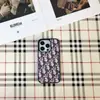 Letra D Europea y Americana Adecuada para Iphone16/15/14Promax Apple 13/17 Agujero Grande Funda para Teléfono Lujo Gama Alta