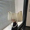 Bolsa Baguete Texturizada Elegante de Cor Sólida Grande Capacidade Retro Nova Moda Outono e Inverno 2025 Bolsa de Ombro Único para Ombro/Axila para Mulheres