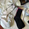 Nuevos calcetines de algodón transpirables de lujo ligero para primavera y verano, calcetines de felpa de media pantorrilla con lazo de madera y cinta, empaquetados al vacío
