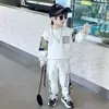 Conjunto Infantil para Meninos Primavera e Outono Moletom Ursinho 2026 Novo Estiloso Bonito Bebê Primavera e Outono Esportivo Conjunto de Duas Peças