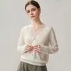 Suéter feminino de cashmere com acabamento em renda francesa, design de gola V, estiloso e chique, cor sólida, manga longa, estilo pulôver, perfeito como camada base