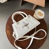 Simples 2023 Verão Novo Este Ano Popular Western Style Casual Commuter Shoulder Crossbody Bolsa Quadrada Pequena para Mulheres