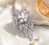 Dongdaemun - Elegante broche de mariposa de alta gama para mujer, 2024, nuevo diseño de nicho, accesorios de ramillete