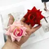 Rosas de terciopelo artificiales de cuatro esquinas de colores Decoración de cabeza de coche de boda DIY Adorno pequeño Decoración de caja de regalo Flores artificiales