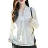 Camiseta de tricô estilo francês, fluida, com decote em V para mulheres, apresentando um delicado padrão jacquard, um design suave e elegante, e um modelo justo de manga comprida, adequado para primavera e outono