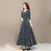 Vestido de Veludo Dourado Plus Size 100kg para Meia-Idade e Idosos Roupas Nobres e Estilosas para Mulheres Roupas para Mães Saia de Comprimento Médio para Outono e Inverno para Mulheres