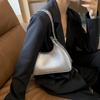 Bolsa pequena retro de alta qualidade para mulheres 2023 novo outono popular all-match messenger bag shoulder underarm bag