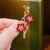 Broche de ciruela estilo chino nuevo, pin decorativo para escote de abrigo de otoño e invierno, temperamento retro, broche rojo ciruela