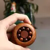 Directamente del fabricante, empuñadura de mano de madera de sándalo hecha a medida para ejercicios de giro de la fortuna y alivio del estrés