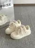 Tênis brancos robustos inspirados em dopamina para mulheres, com design de estrela, perfeitos para a primavera e o outono de 2026, sapatos casuais versáteis, mocassins da moda