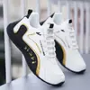 Nuevos Zapatos de Hombre Primavera 2024 Moda Versátiles de Cuero Deportivos Casuales con Altura Interior Aumentada para Viaje Zapatos de Suela Blanda