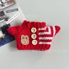 Ropa de Muñeca con Botones Tejidos 17cm Primera Segunda Tercera Generación Colgante de Tela Adorno Fiesta Sentado Maestro Perro Figura Ropa de Muñeca