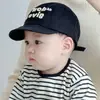 Gorra de béisbol de estilo coreano con bloques de color de colores frescos, gorra versátil con letras para protección solar para estudiantes en primavera y otoño