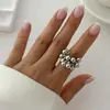 Anillo Abierto de Bola con Borla y Pliegues Irregulares Diseño de Nicho Moda Personalizada Versátil Lujo Ligero Joyería de Gama Alta