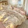 Conjunto de cuatro piezas estilo princesa coreana con volantes de encaje, conjunto de tres piezas de gasa de doble capa de algodón fresco estilo ins con dibujos animados para dormitorio