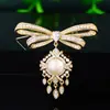 Broche de Broche de Lazo con Borla de Moda de Gama Alta Temperamento Versátil Pin de Perla de Agua Dulce Lujo Ligero Exquisito Ramillete