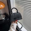 Bolso de mano francés de color sólido de otoño, bolso de mano mini de nicho, nuevo 2023, de alta gama, de un solo hombro, cruzado, bolso cuadrado pequeño