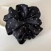Scrunchie de Veludo com Bolinhas de Alta Qualidade Estilo Coreano para Mulheres, Elástico Elegante para Penteados de Coque