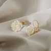 Estilo Francês Super Fada Suave Fresco Doce Verão Explosões Brincos de Camélia Moda Simples Joia de Orelha Leve de Luxo Mulheres