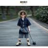 Conjunto infantil de manga curta para o verão de 2025, degradê retrô, indústria pesada, jeans, infantil, bonito, tamanho pequeno e médio, conjunto de três peças infantil no atacado