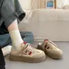Chinelos Fechados de Solado Grosso Femininos 2026 Chegada Nova de Verão Bico Fechado Versáteis Sapatos de Treino Alemães Leves Chinelos Modernos Femininos para Uso Externo no Verão