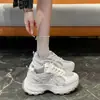 Zapatillas casuales estilo universitario para mujer, adecuadas para todas las estaciones, modernas zapatillas dad de suela gruesa que aumentan la altura, versátiles para ir al trabajo y para uso estudiantil