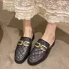 Mules Muller de Punta Cerrada Hebilla Nueva Estilo Chino Moderno Moda Zapatos de Mujer Tacón Cuña -2.8Cm Zapatos Planos para Mujer