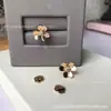 Fanjia Versión Alta Chapado en Oro Color 18K, Pétalos de Trébol de la Suerte Llenos de Diamantes, Cadena para Clavícula de Trébol, Anillo de Flor Única