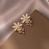 Aretes de perlas de flores aretes frescos de verano diseño de nicho aretes de alta gama clip para la oreja sin agujero de bobina de mosquito