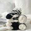 Meias de veludo australiano novas de inverno, espessadas, quentes, para casa, femininas, cor preto e branco, listradas, com laço, meias toalha