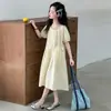 Vestido de verão novo estilo para meninas, manga curta, roupas infantis, vestido de algodão estiloso para meninas, acinturado, moderno e fashion