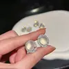 Nuevos Pendientes de Calcedonia Blanca Transparente Estilo Chino Hielo Alto Luna Blanca para Mujer Nuevos Pendientes de Lujo de Alto Nivel Accesibles Diariamente Pendientes Elegantes de Nicho