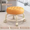 Taburete Pequeño con Ruedas Giratorias Silenciosas, Respaldo, para Uso en Casa, Taburete Bajo Deslizante para Mesa de Café en Sala de Estar, Taburete para Aprender a Caminar de Bebé, Taburete de Cuero, Taburete Deslizante