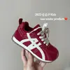 Zapatos Infantiles Qqo 2025 Otoño e Invierno Nuevos Modelos Ligeros y Cómodos Zapatos Deportivos para Correr para Niños y Niñas Versátiles Antideslizantes Zapatos Forrest Gump
