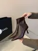 Botas Curtas de Bico Fino para Mulheres 2026 Estilo Britânico Outono e Inverno Novos Sapatos de Salto Alto com Salto Agulha Francês para Combinar com Saias