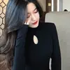 Otoño e invierno nuevo diseño hueco estilo extranjero negro cuello alto camisa base manga larga corte ajustado delgado top de chica hot moda