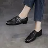 Mocasines de cuero estilo europeo con picado para mujer, nuevos zapatos pequeños de cuero con hebilla de borlas para otoño 2026, zapatos de vestir versátiles