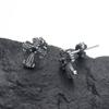 Aretes de cruz vintage chapados en plata 925 para hombre y mujer, aretes de nicho hip hop, aretes de moda punk, moda