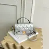 Bolso cuadrado pequeño nuevo 2025, elegante, de alta calidad y estéticamente agradable, con estampado de corazones, chic, simple y versátil, que se puede llevar al hombro, cruzado o en la mano