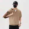 Camiseta de Verão Novo Estilo Falsa Duas Peças com Decote em V e Manga Curta para Homens, Marca Moderna com Toque de Luxo, Camiseta de Malha com Manga Meia-Manga Ajustada na Cintura para Homens