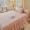 Conjunto de 4 peças de saia de cama de gaze de algodão tipo A de camada dupla lençol de cama de cor sólida 100% algodão cobre-leito capa de edredom com flores pequenas ampliadas roupa de cama 4