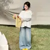 Conjunto de Chaleco y Camisa Súper Elegante Estilo Coreano para Niñas, Atuendo de Primavera 2026 Modelo Nuevo, Conjunto de Tres Piezas de Pantalones Vaqueros de Primavera y Otoño para Niños