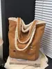 Bolsa Tote Nova Estilo Outono/Inverno 2026 Transfronteiriça para Mulheres, Bolsa de Ombro de Camurça Dupla Face Usável, Pelúcia Bordada para Estudantes