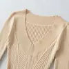Ins Ropa de mujer estilo europeo y americano al por mayor 2026 Otoño Nuevo Estilo Temperamento Cuello en V Tejido de punto Manga larga Ajustado Camiseta básica