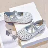 Sapatos de Cristal para Meninas 2026 Outono Novo Modelo Totalmente Strass Vazado Sapatos de Princesa para Crianças Maiores Rasos Modernos Sapatos de Couro para Crianças