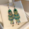 Aretes de borla de cristal escarlata con poste de plata, aretes de botón de vidrio con forma de gota incrustados de diamantes, aretes de estilo étnico vintage, aretes de diseño único de nicho
